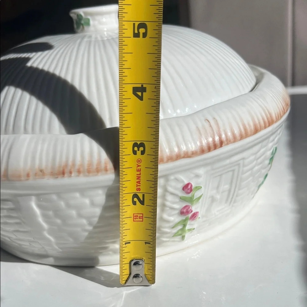 Belleek 2 Qt Round Covered Casserole Shamrock -  Ireland - Picture 5 of 7